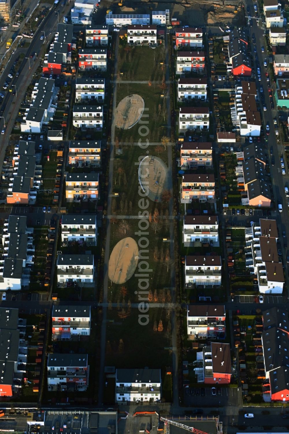 Berlin from above - Residential area of a multi-family house settlement with the Haveleckpark playgrounds between Daumstrasse and Ruppiner-See-Strasse in the district Haselhorst in Berlin, Germany