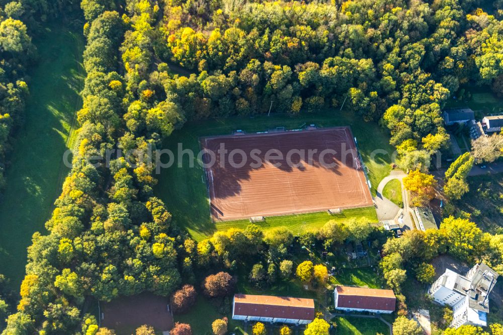 Aerial image Gladbeck - Residential area of a multi-family house settlement with a sports ground on Busfortshof on street Busfortshof in Gladbeck at Ruhrgebiet in the state North Rhine-Westphalia, Germany