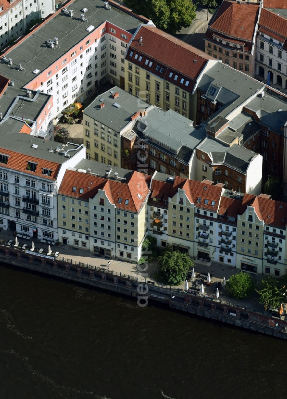 Aerial image Berlin - Residential area of the multi-family house settlement on Spreeufer in Nikolaiviertel in the district Mitte in Berlin, Germany