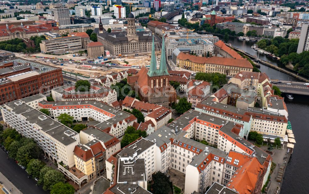 Berlin from the bird's eye view: Residential area of the multi-family house settlement on Spreeufer in Nikolaiviertel in the district Mitte in Berlin, Germany