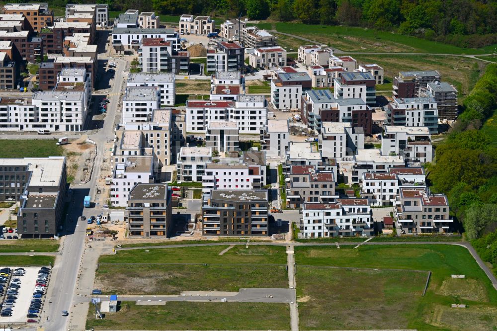 Wolfsburg from the bird's eye view: Apartment building new building on Nordsteimker Strasse Steimker Gardens - Three Gardens - Blue Garden, Magnolia Garden, in the district of Hellwinkel in Wolfsburg in the state Lower Saxony, Germany