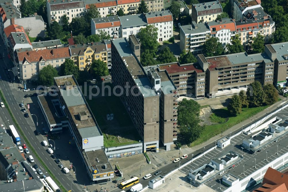 Berlin from the bird's eye view: Residential area of a multi-family house settlement on Tempelhofer Donm corner Ordensmeisterstrasse in the district Tempelhof-Schoeneberg in Berlin, Germany