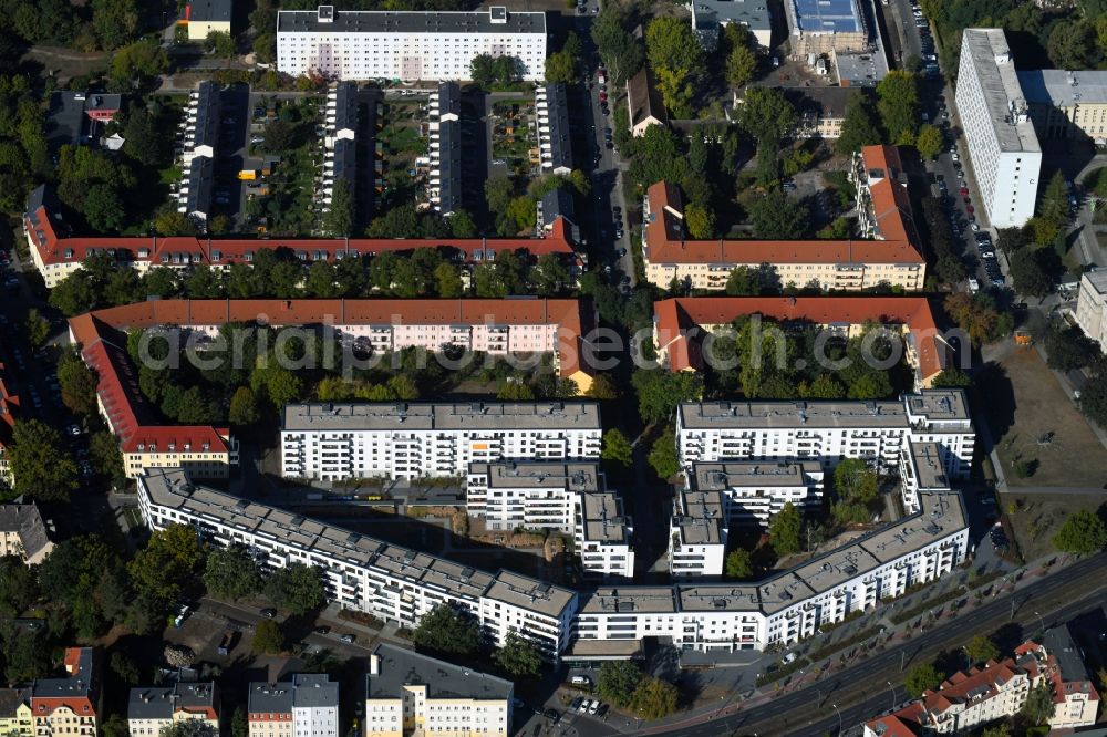 Berlin from the bird's eye view: Residential area of a multi-family house settlement Treskow-Hoefe on Treskowallee corner Hoenower Strasse in the district Karlshorst in Berlin, Germany