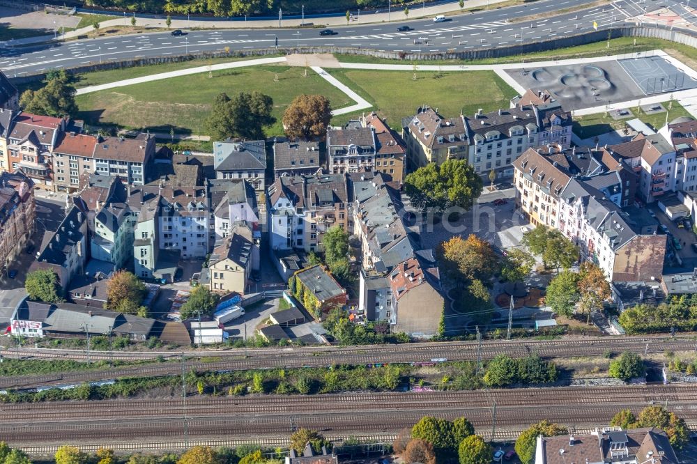 Aerial photograph Hagen - Residential area of a multi-family house settlement on Wehringhauser Strasse in Hagen in the state North Rhine-Westphalia, Germany