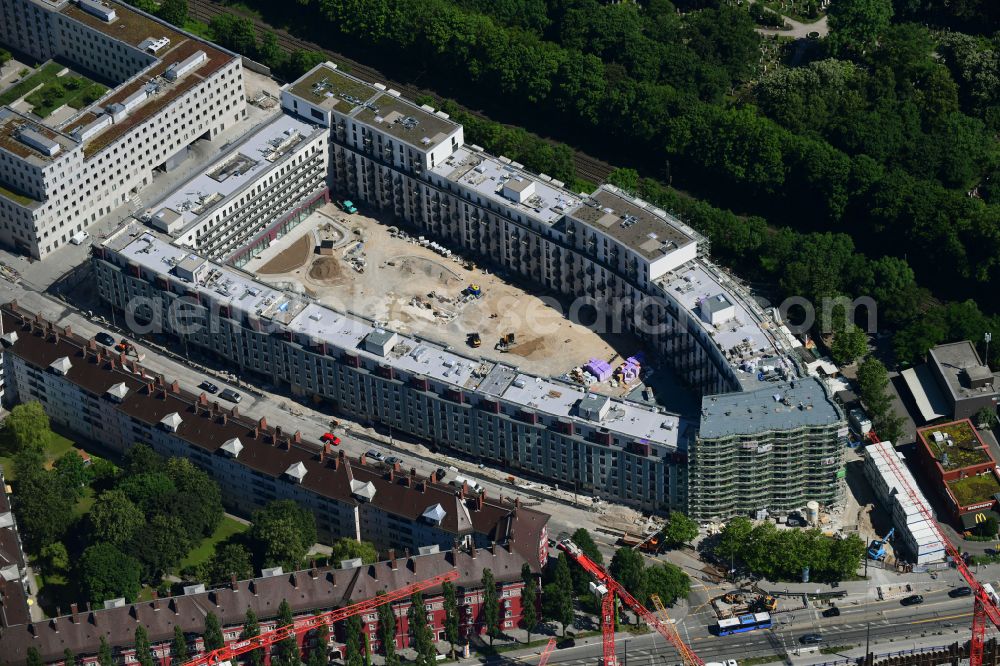 Aerial photograph München - Residential area of a multi-family house settlement Welfengarten on Welfenstrasse - Tassiloplatz in the district Au-Haidhausen in Munich in the state Bavaria, Germany