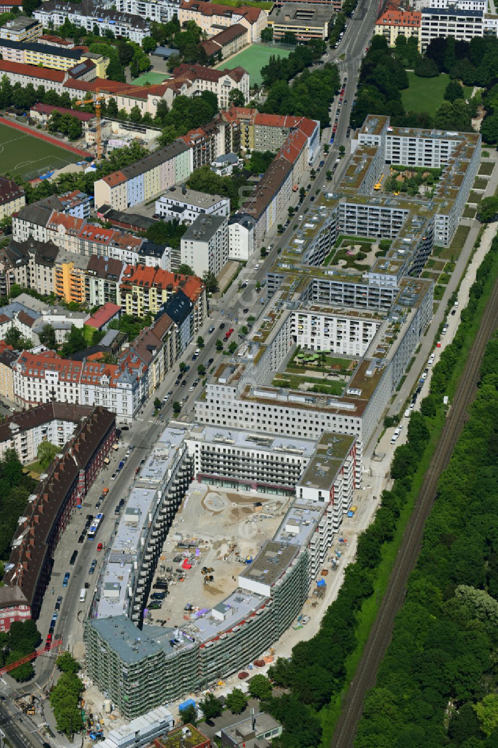 Aerial image München - Residential area of a multi-family house settlement Welfengarten on Welfenstrasse - Tassiloplatz in the district Au-Haidhausen in Munich in the state Bavaria, Germany