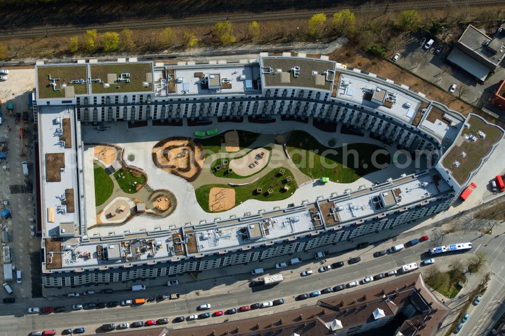 München from the bird's eye view: Residential area of a multi-family house settlement Welfengarten on Welfenstrasse - Tassiloplatz in the district Au-Haidhausen in Munich in the state Bavaria, Germany