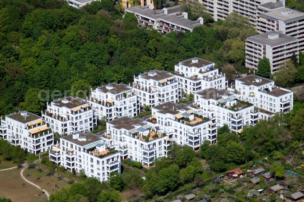 Aerial image München - Residential area of a multi-family house settlement on Winzererstrasse in the district Neuhausen-Nymphenburg in Munich in the state Bavaria, Germany