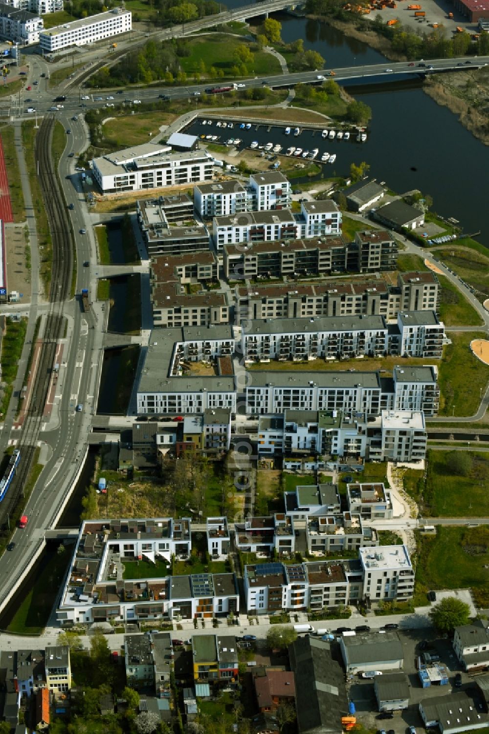 Rostock from the bird's eye view: Residential area of a??a??the apartment building between Haargraben and Warnow in Rostock in the state Mecklenburg-Western Pomerania, Germany