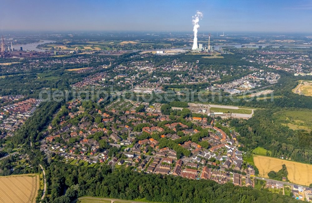 Duisburg from the bird's eye view: Residential area of a multi-family house settlement with a church building in the center between Am Dyck - Dr.-Hans-Boeckler-Strasse - Schachtstrasse in the district Wehofen in Duisburg at Ruhrgebiet in the state North Rhine-Westphalia, Germany