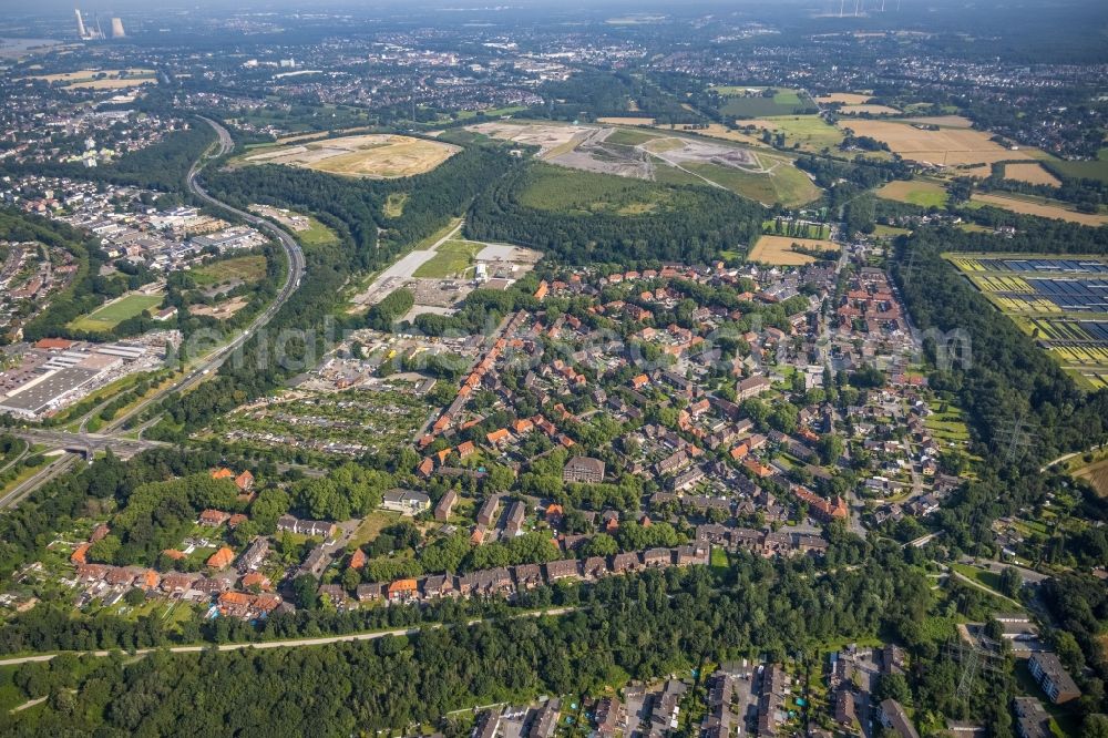 Duisburg from above - Residential area of a multi-family house settlement with a church building in the center between Am Dyck - Dr.-Hans-Boeckler-Strasse - Schachtstrasse in the district Wehofen in Duisburg at Ruhrgebiet in the state North Rhine-Westphalia, Germany