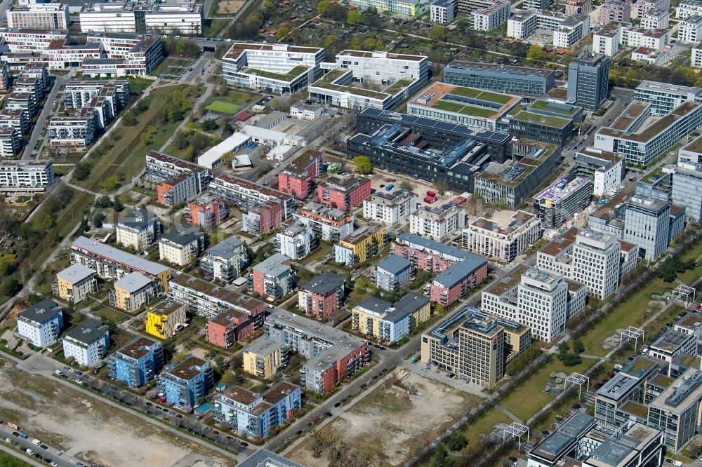 Aerial photograph München - Residential area of a multi-family house settlement between Lilly-Reich-Strasse and Lyonel-Feininger-Strasse in the district Schwabing-Freimann in Munich in the state Bavaria, Germany