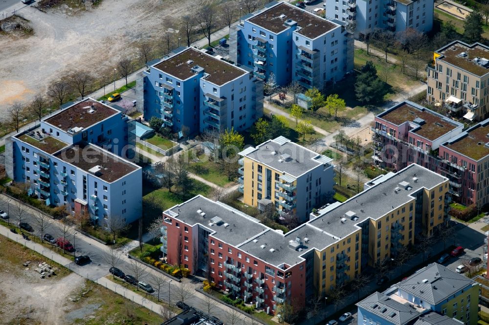 München from above - Residential area of a multi-family house settlement between Lilly-Reich-Strasse and Lyonel-Feininger-Strasse in the district Schwabing-Freimann in Munich in the state Bavaria, Germany