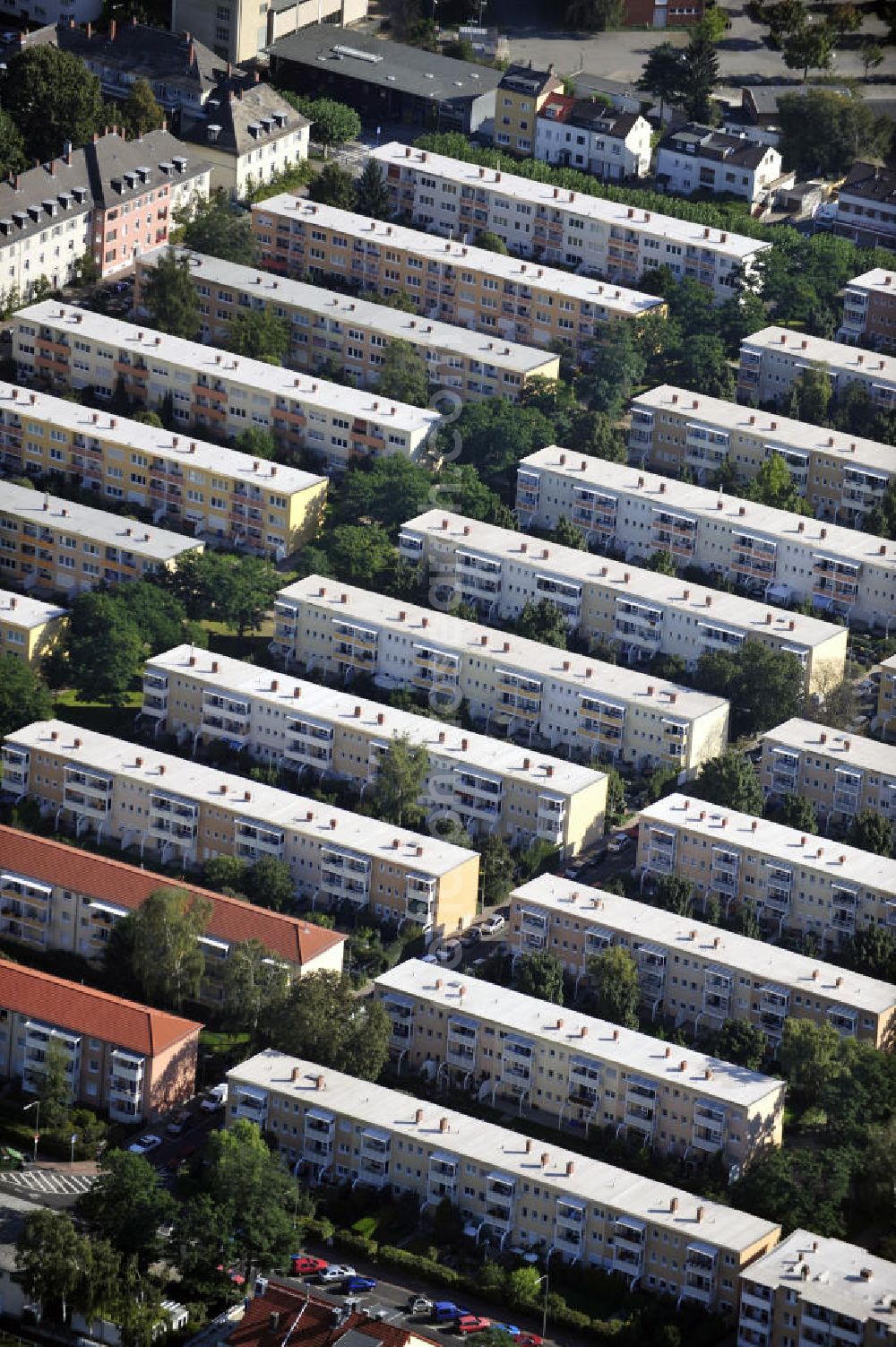 Aerial image Frankfurt am Main - Mehrfamilienhäuser an der Tevestraße und Steuernagelstraße in Frankfurt am Main im Stadtbezirk Nordend-West in Hessen. Blocks of flats at the streets Tevestrasse and Steuernagelstrasse in Frankfurt on the Main in the borough Nordend-West in Hessen.