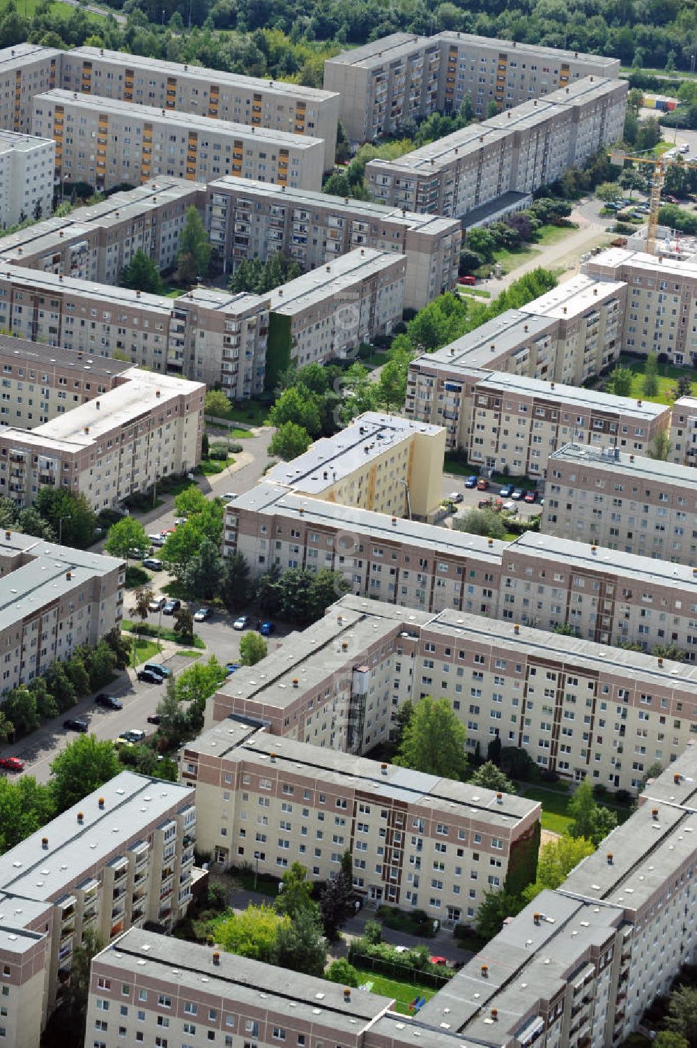 Aerial photograph Leipzig - Heiterblick - Mehrfamilienhäuser im Stadtbezirk Ost / Stadtteil Heiterblick an der Heiterblickallee in Leipzig, Sachsen. Blocks of flats in the precinct East / district Heiterblick at the alley Heiterblickallee in Lepizig, Saxony.