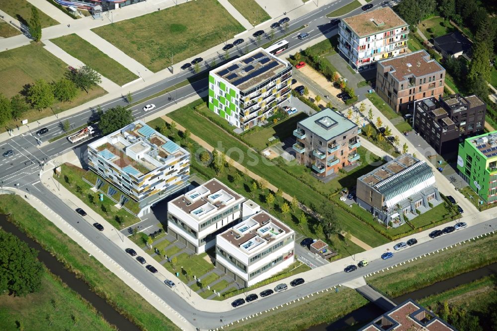 Hamburg from the bird's eye view: Multi-family houses and town villas on the island park in Wilhelmsburg district in Hamburg