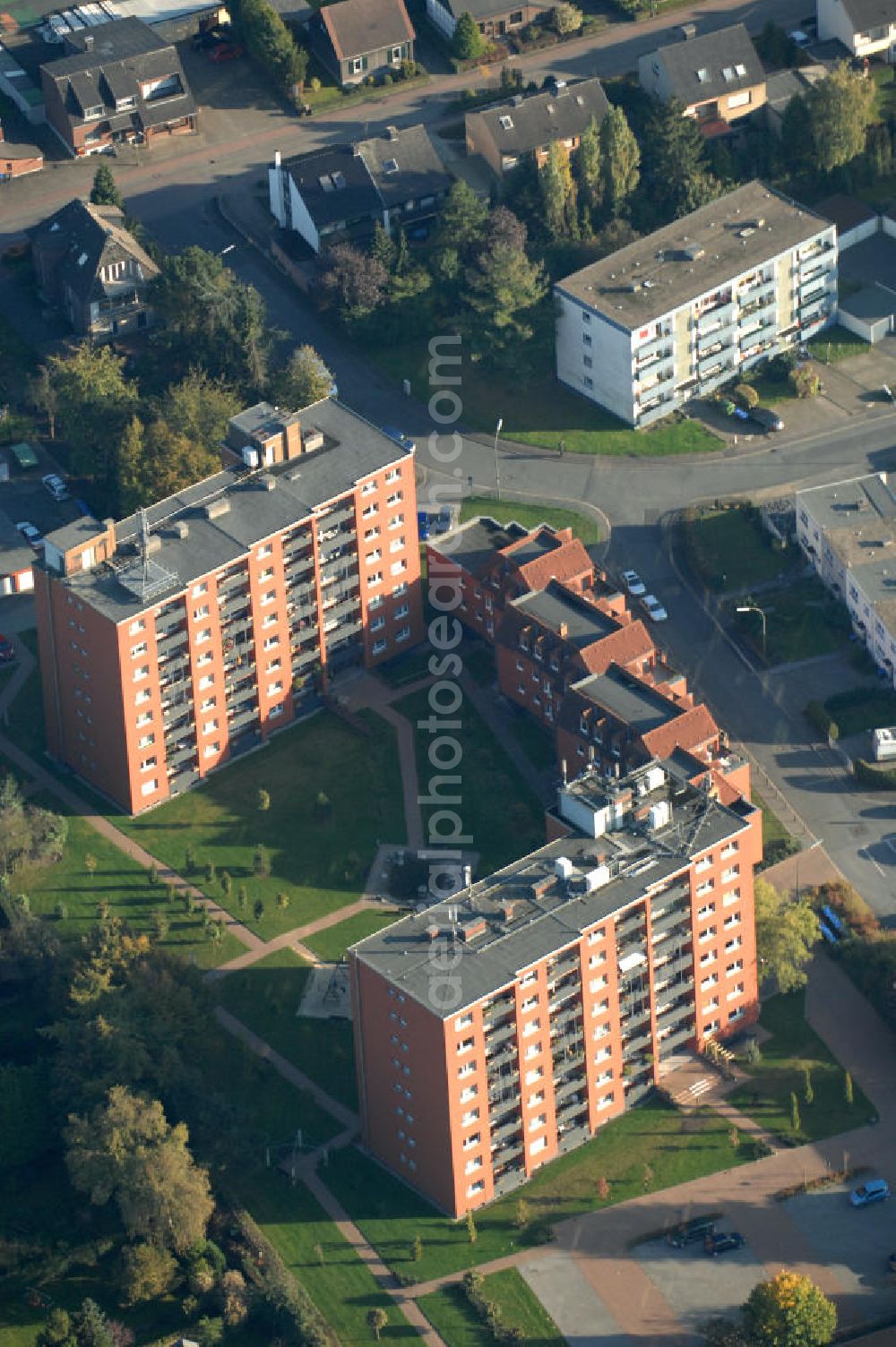 Aerial photograph Bergkamen - Mehrfamilienhäuser im Wohnneubaugebiet der Unternehmensgruppe Markus Gerold an der Celler Straße 32-34 in 59192 Bergkamen.