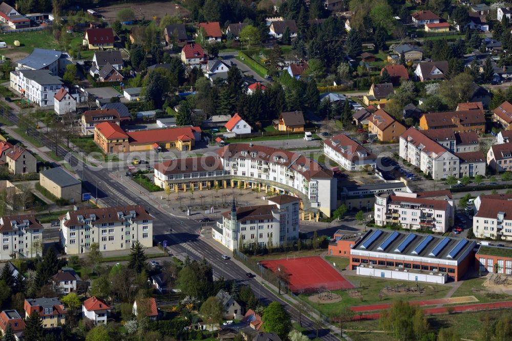 Aerial image Berlin Karow-Nord - Multi-family homes between Schönerlinder way, the A10 / E65 Karestraße in the residential area Berlin-Karow-Nord