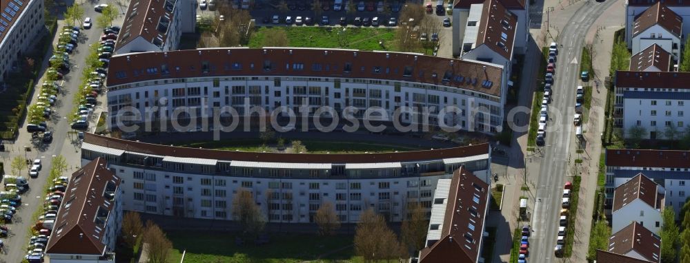 Berlin Karow-Nord from above - Multi-family homes between Schönerlinder way, the A10 / E65 Karestraße in the residential area Berlin-Karow-Nord