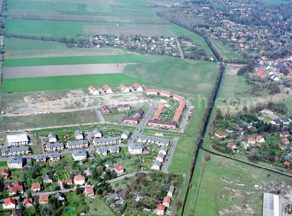 Dallgow from the bird's eye view: Mehrfamilienwohnhausneubau der MÜBAU an der Triftstraße in 14624 Dallgow.