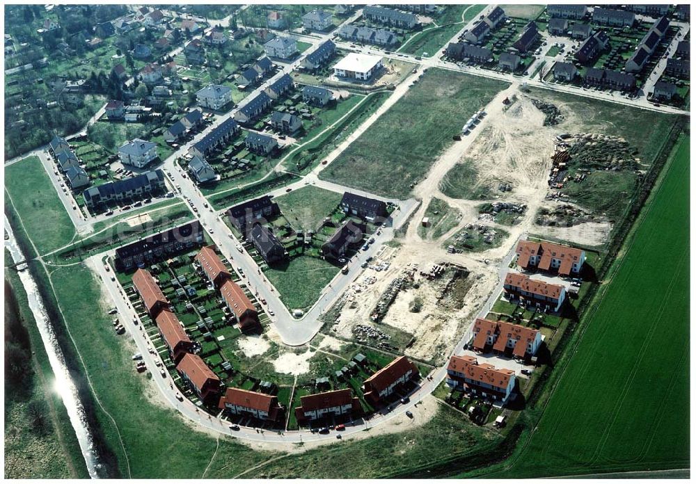 Dallgow from above - Mehrfamilienwohnhausneubau der MÜBAU an der Triftstraße in 14624 Dallgow.