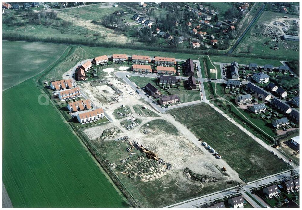 Dallgow from the bird's eye view: Mehrfamilienwohnhausneubau der MÜBAU an der Triftstraße in 14624 Dallgow.