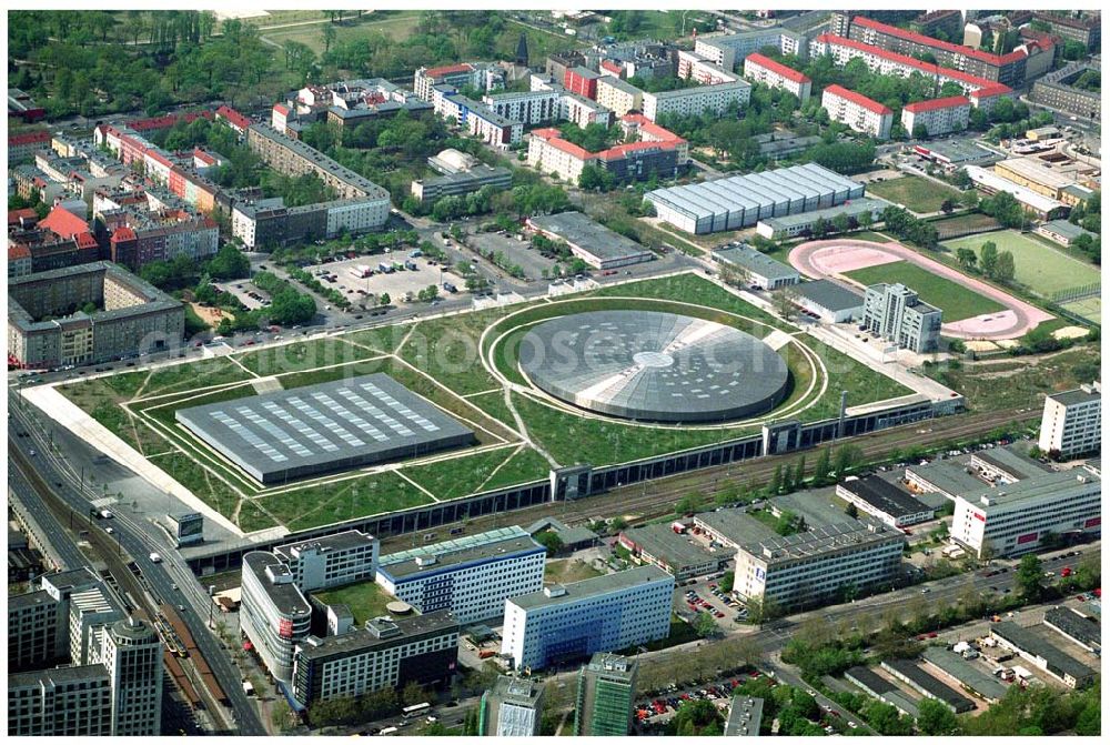 Aerial photograph Berlin - Prenzlauer-Berg - Fertiggestelltes Velodrom an der Landsberger Allee in Berlin-Prenzlauer Berg. Errichtet durch die OSB-Sportstättenbau i.L.. Betreiber: Velomax Berlin Hallenbetriebs GmbH, Am Falkplatzm,10437 Berlin, Tel.: (0 30) 44 30 45 Fax: (0 30) 44 30 47 09, info@velomax.de