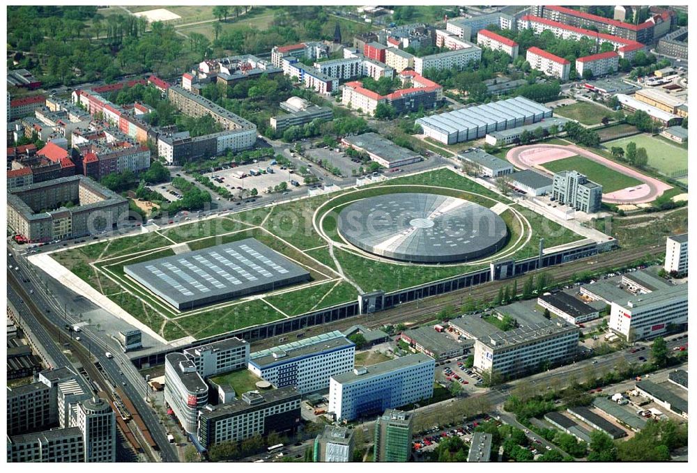 Berlin - Prenzlauer-Berg from above - Fertiggestelltes Velodrom an der Landsberger Allee in Berlin-Prenzlauer Berg. Errichtet durch die OSB-Sportstättenbau i.L.. Betreiber: Velomax Berlin Hallenbetriebs GmbH, Am Falkplatzm,10437 Berlin, Tel.: (0 30) 44 30 45 Fax: (0 30) 44 30 47 09, info@velomax.de