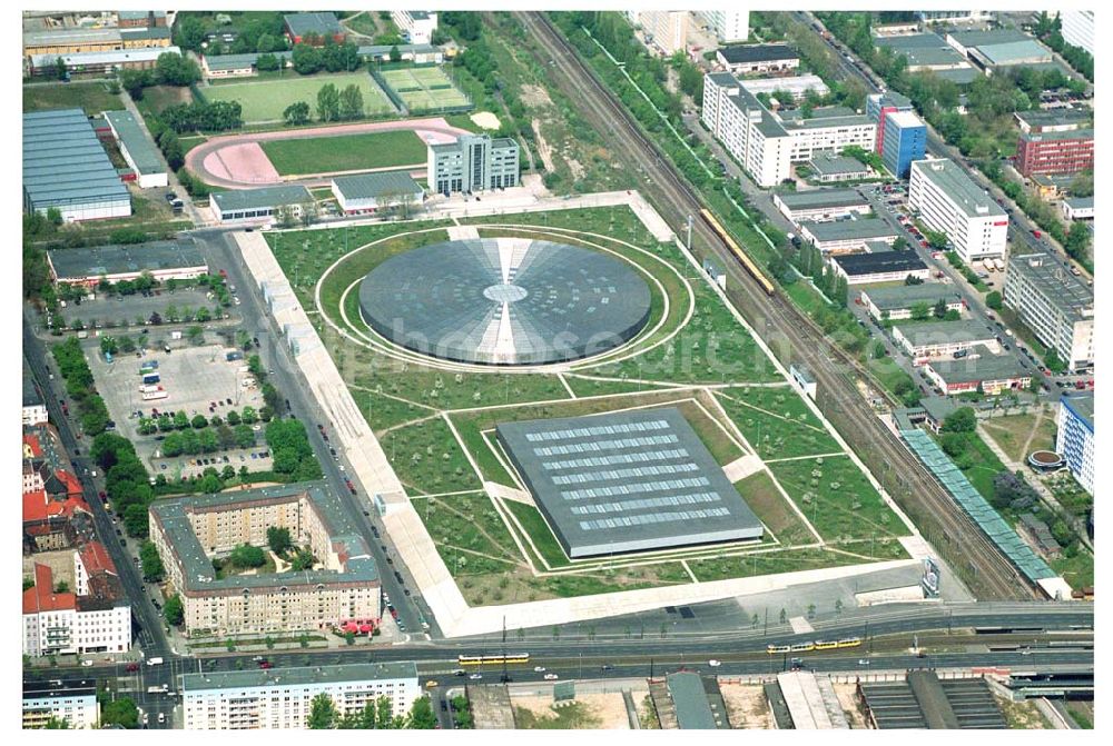 Aerial image Berlin - Prenzlauer-Berg - Fertiggestelltes Velodrom an der Landsberger Allee in Berlin-Prenzlauer Berg. Errichtet durch die OSB-Sportstättenbau i.L.. Betreiber: Velomax Berlin Hallenbetriebs GmbH, Am Falkplatzm,10437 Berlin, Tel.: (0 30) 44 30 45 Fax: (0 30) 44 30 47 09, info@velomax.de