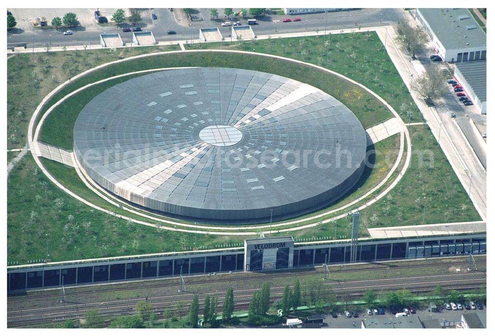 Aerial image Berlin - Prenzlauer-Berg - Fertiggestelltes Velodrom an der Landsberger Allee in Berlin-Prenzlauer Berg. Errichtet durch die OSB-Sportstättenbau i.L.. Betreiber: Velomax Berlin Hallenbetriebs GmbH, Am Falkplatzm,10437 Berlin, Tel.: (0 30) 44 30 45 Fax: (0 30) 44 30 47 09, info@velomax.de