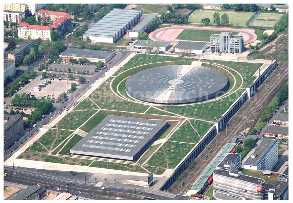 Berlin - Prenzlauer-Berg from above - Fertiggestelltes Velodrom an der Landsberger Allee in Berlin-Prenzlauer Berg. Errichtet durch die OSB-Sportstättenbau i.L.. Betreiber: Velomax Berlin Hallenbetriebs GmbH, Am Falkplatzm,10437 Berlin, Tel.: (0 30) 44 30 45 Fax: (0 30) 44 30 47 09, info@velomax.de