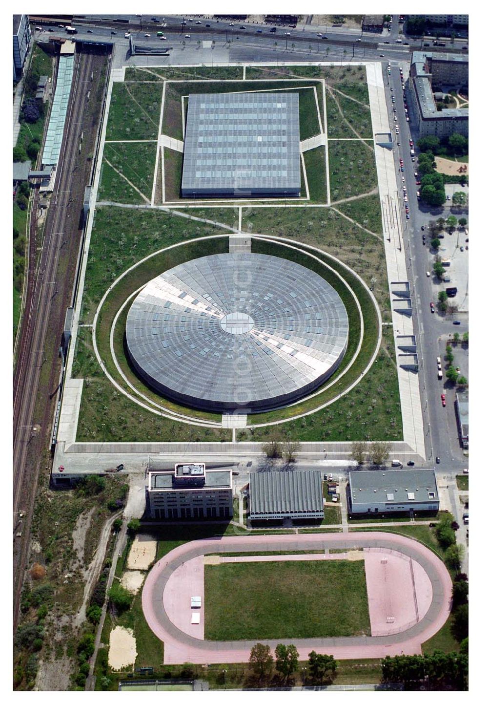 Berlin - Prenzlauer-Berg from the bird's eye view: Fertiggestelltes Velodrom an der Landsberger Allee in Berlin-Prenzlauer Berg. Errichtet durch die OSB-Sportstättenbau i.L.. Betreiber: Velomax Berlin Hallenbetriebs GmbH, Am Falkplatzm,10437 Berlin, Tel.: (0 30) 44 30 45 Fax: (0 30) 44 30 47 09, info@velomax.de