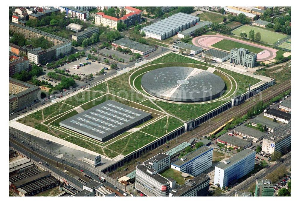 Berlin - Prenzlauer-Berg from above - Fertiggestelltes Velodrom an der Landsberger Allee in Berlin-Prenzlauer Berg. Errichtet durch die OSB-Sportstättenbau i.L.. Betreiber: Velomax Berlin Hallenbetriebs GmbH, Am Falkplatzm,10437 Berlin, Tel.: (0 30) 44 30 45 Fax: (0 30) 44 30 47 09, info@velomax.de