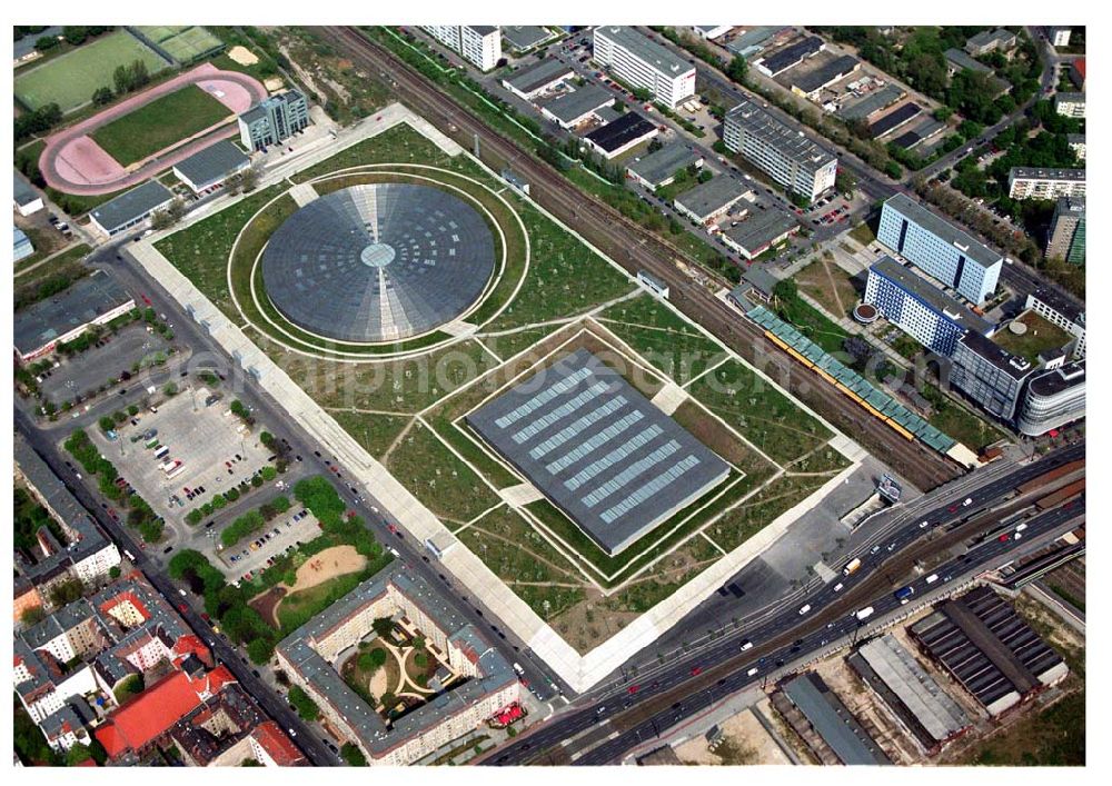 Aerial image Berlin - Prenzlauer-Berg - Fertiggestelltes Velodrom an der Landsberger Allee in Berlin-Prenzlauer Berg. Errichtet durch die OSB-Sportstättenbau i.L.. Betreiber: Velomax Berlin Hallenbetriebs GmbH, Am Falkplatzm,10437 Berlin, Tel.: (0 30) 44 30 45 Fax: (0 30) 44 30 47 09, info@velomax.de