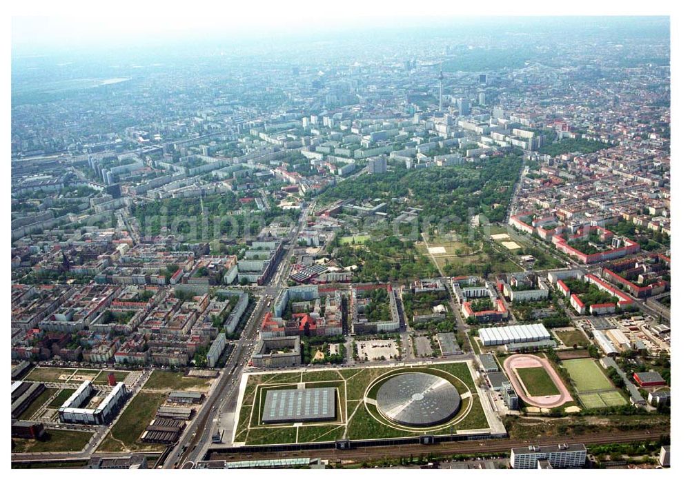 Aerial image Berlin - Prenzlauer-Berg - Fertiggestelltes Velodrom an der Landsberger Allee in Berlin-Prenzlauer Berg. Errichtet durch die OSB-Sportstättenbau i.L.. Betreiber: Velomax Berlin Hallenbetriebs GmbH, Am Falkplatzm,10437 Berlin, Tel.: (0 30) 44 30 45 Fax: (0 30) 44 30 47 09, info@velomax.de