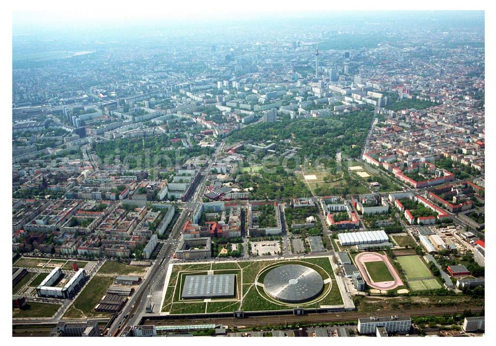 Aerial photograph Berlin - Prenzlauer-Berg - Fertiggestelltes Velodrom an der Landsberger Allee in Berlin-Prenzlauer Berg. Errichtet durch die OSB-Sportstättenbau i.L.. Betreiber: Velomax Berlin Hallenbetriebs GmbH, Am Falkplatzm,10437 Berlin, Tel.: (0 30) 44 30 45 Fax: (0 30) 44 30 47 09, info@velomax.de