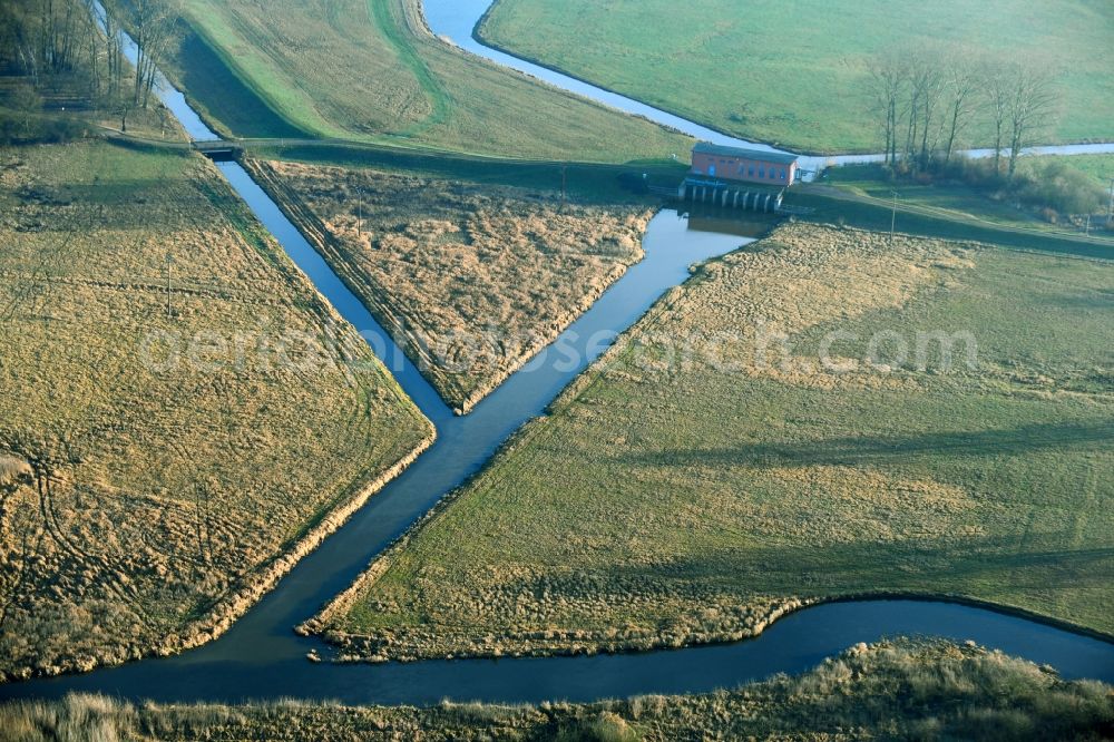 Aerial photograph Amt Neuhaus - Irrigation and Melioration- channels on agricultural fields in Amt Neuhaus in the state Lower Saxony, Germany