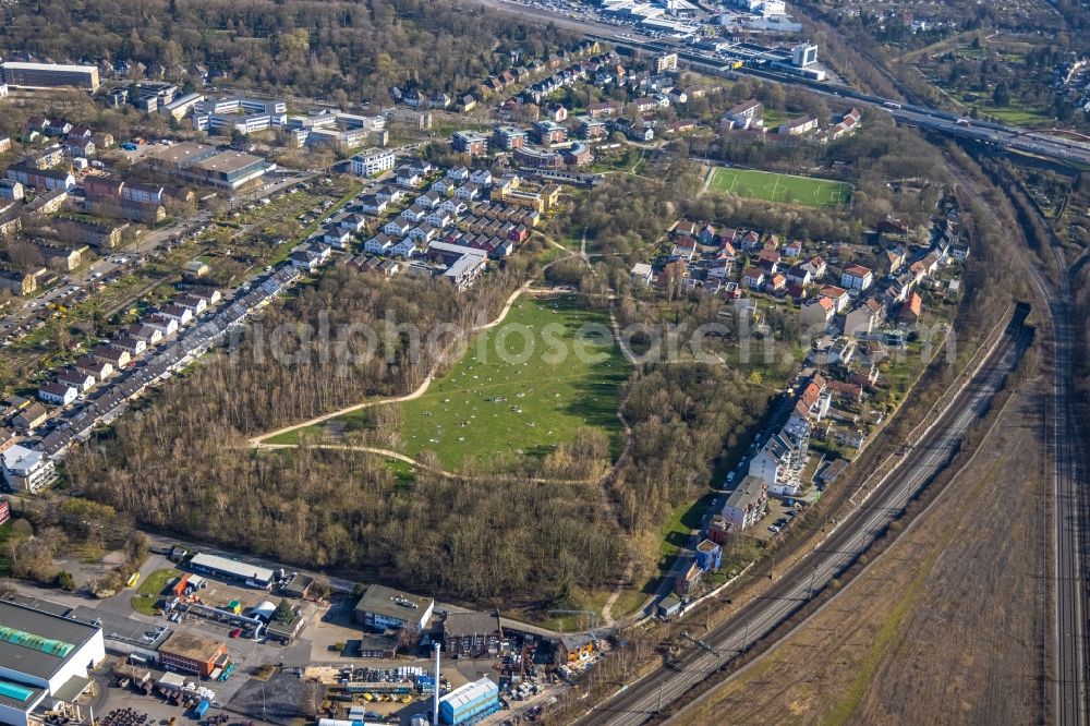 Dortmund from the bird's eye view: People recover in the Park of Tremoniapark in Dortmund at Ruhrgebiet in the state North Rhine-Westphalia, Germany