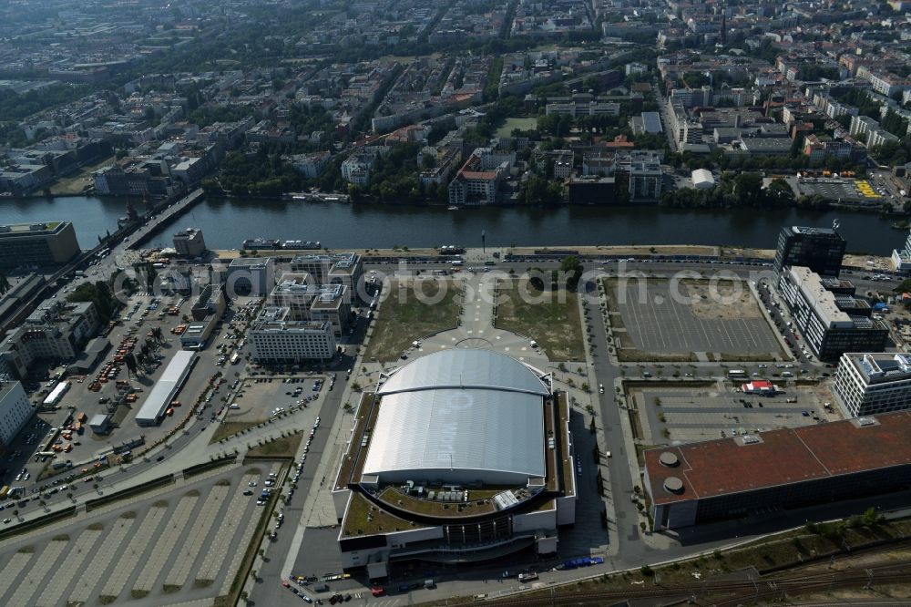 Berlin from the bird's eye view: Mercedes-Benz-Arena on the Spree riverbank in the Friedrichshain part of Berlin. The former O2 World - now Mercedes-Benz-Arena - is located in the Anschutz Areal, a business and office space on the riverbank