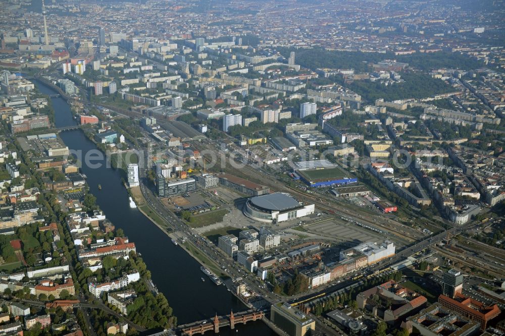 Berlin from the bird's eye view: Mercedes-Benz-Arena on the Spree riverbank in the Friedrichshain part of Berlin. The former O2 World - now Mercedes-Benz-Arena - is located in the Anschutz Areal, a business and office space on the riverbank