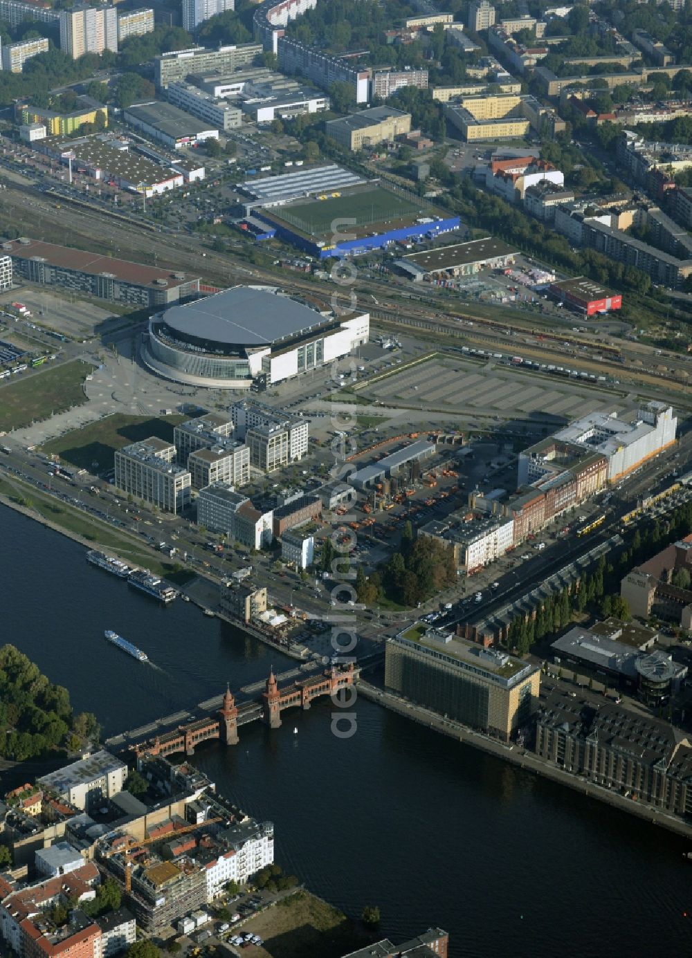 Berlin from the bird's eye view: Mercedes-Benz-Arena on the Spree riverbank in the Friedrichshain part of Berlin. The former O2 World - now Mercedes-Benz-Arena - is located in the Anschutz Areal, a business and office space on the riverbank