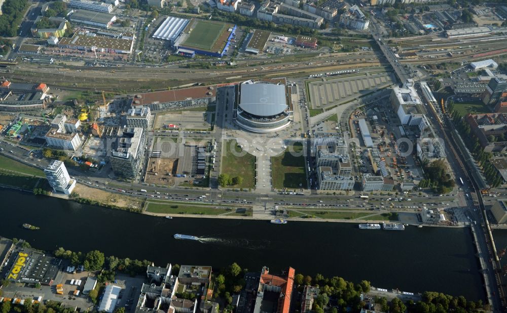 Aerial image Berlin - Mercedes-Benz-Arena on the Spree riverbank in the Friedrichshain part of Berlin. The former O2 World - now Mercedes-Benz-Arena - is located in the Anschutz Areal, a business and office space on the riverbank