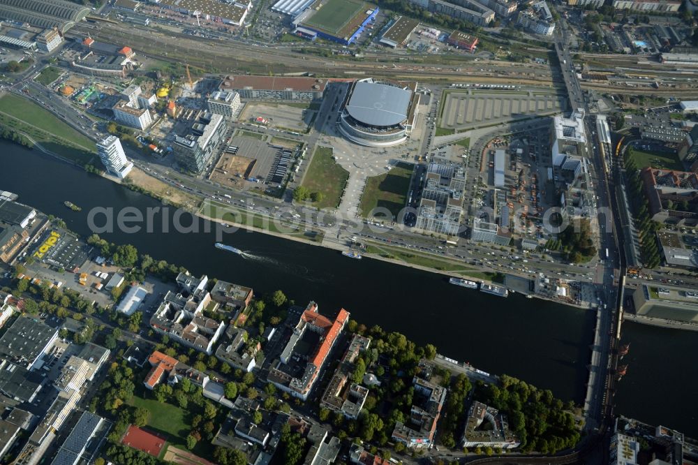 Aerial photograph Berlin - Mercedes-Benz-Arena on the Spree riverbank in the Friedrichshain part of Berlin. The former O2 World - now Mercedes-Benz-Arena - is located in the Anschutz Areal, a business and office space on the riverbank