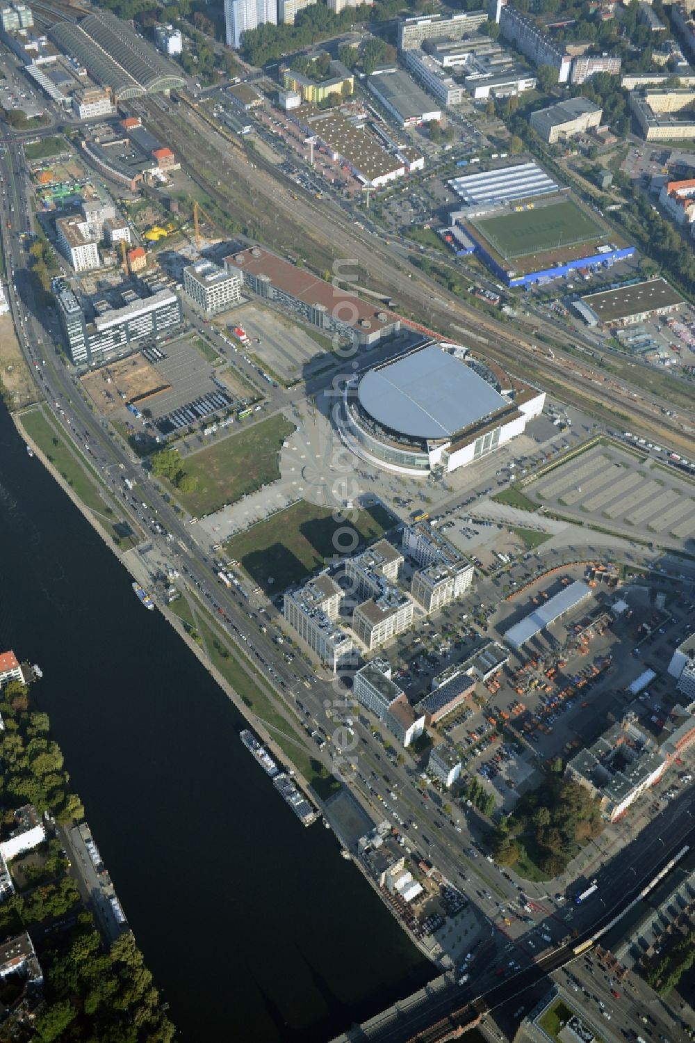 Berlin from the bird's eye view: Mercedes-Benz-Arena on the Spree riverbank in the Friedrichshain part of Berlin. The former O2 World - now Mercedes-Benz-Arena - is located in the Anschutz Areal, a business and office space on the riverbank