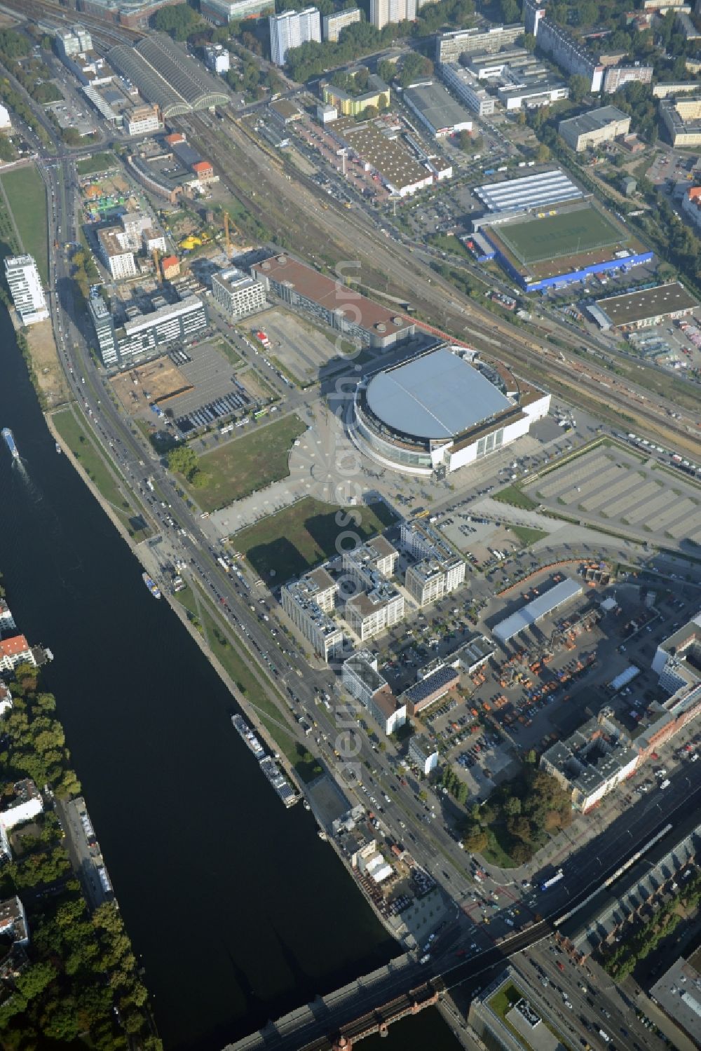 Aerial image Berlin - Mercedes-Benz-Arena on the Spree riverbank in the Friedrichshain part of Berlin. The former O2 World - now Mercedes-Benz-Arena - is located in the Anschutz Areal, a business and office space on the riverbank