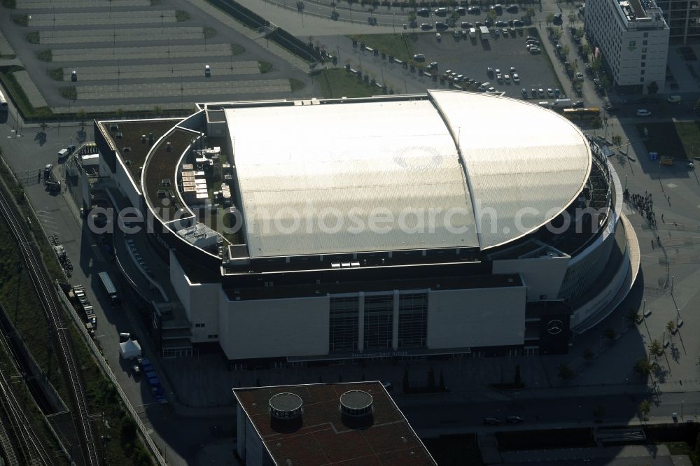 Berlin from the bird's eye view: Mercedes-Benz-Arena on the Spree riverbank in the Friedrichshain part of Berlin. The former O2 World - now Mercedes-Benz-Arena - is located in the Anschutz Areal, a business and office space on the riverbank