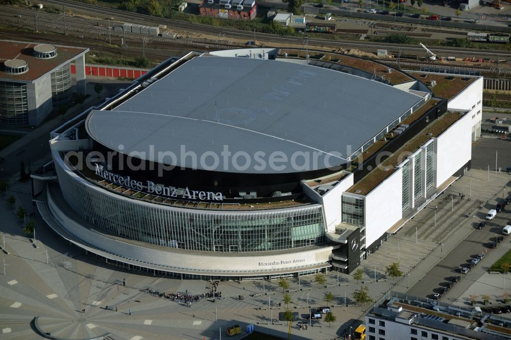 Berlin from the bird's eye view: Mercedes-Benz-Arena on the Spree riverbank in the Friedrichshain part of Berlin. The former O2 World - now Mercedes-Benz-Arena - is located in the Anschutz Areal, a business and office space on the riverbank