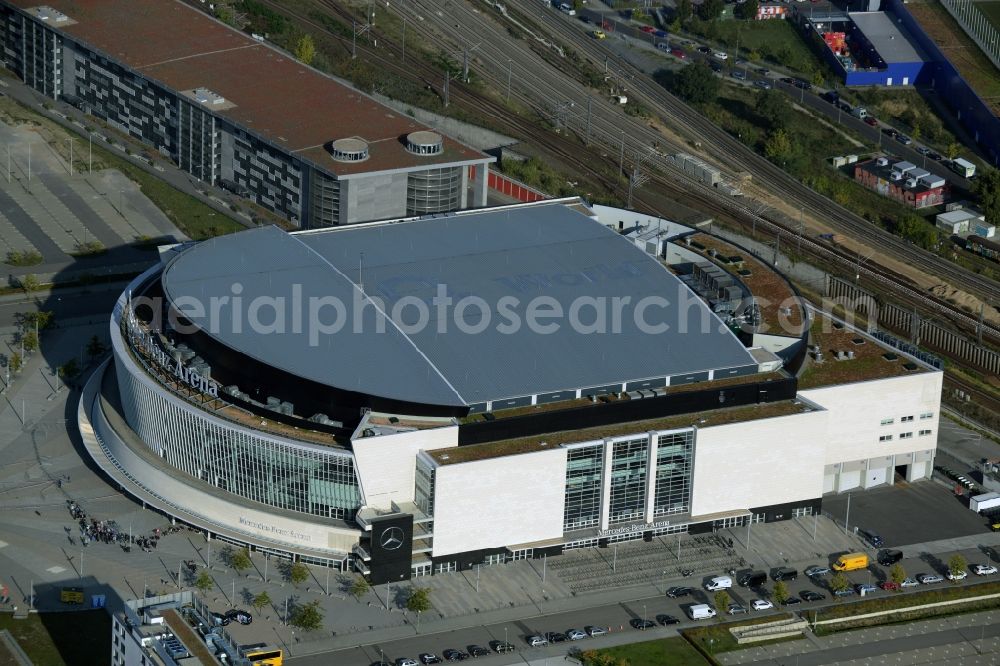 Aerial image Berlin - Mercedes-Benz-Arena on the Spree riverbank in the Friedrichshain part of Berlin. The former O2 World - now Mercedes-Benz-Arena - is located in the Anschutz Areal, a business and office space on the riverbank