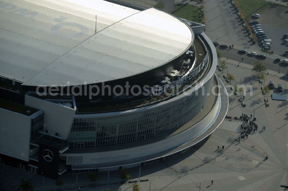 Berlin from the bird's eye view: Mercedes-Benz-Arena on the Spree riverbank in the Friedrichshain part of Berlin. The former O2 World - now Mercedes-Benz-Arena - is located in the Anschutz Areal, a business and office space on the riverbank