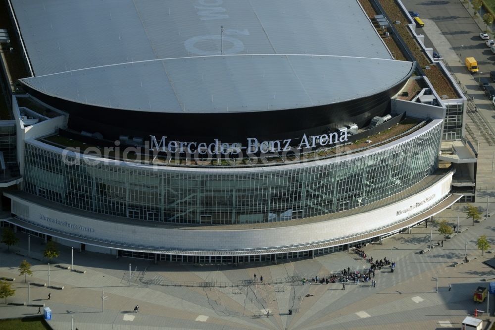 Aerial photograph Berlin - Mercedes-Benz-Arena on the Spree riverbank in the Friedrichshain part of Berlin. The former O2 World - now Mercedes-Benz-Arena - is located in the Anschutz Areal, a business and office space on the riverbank